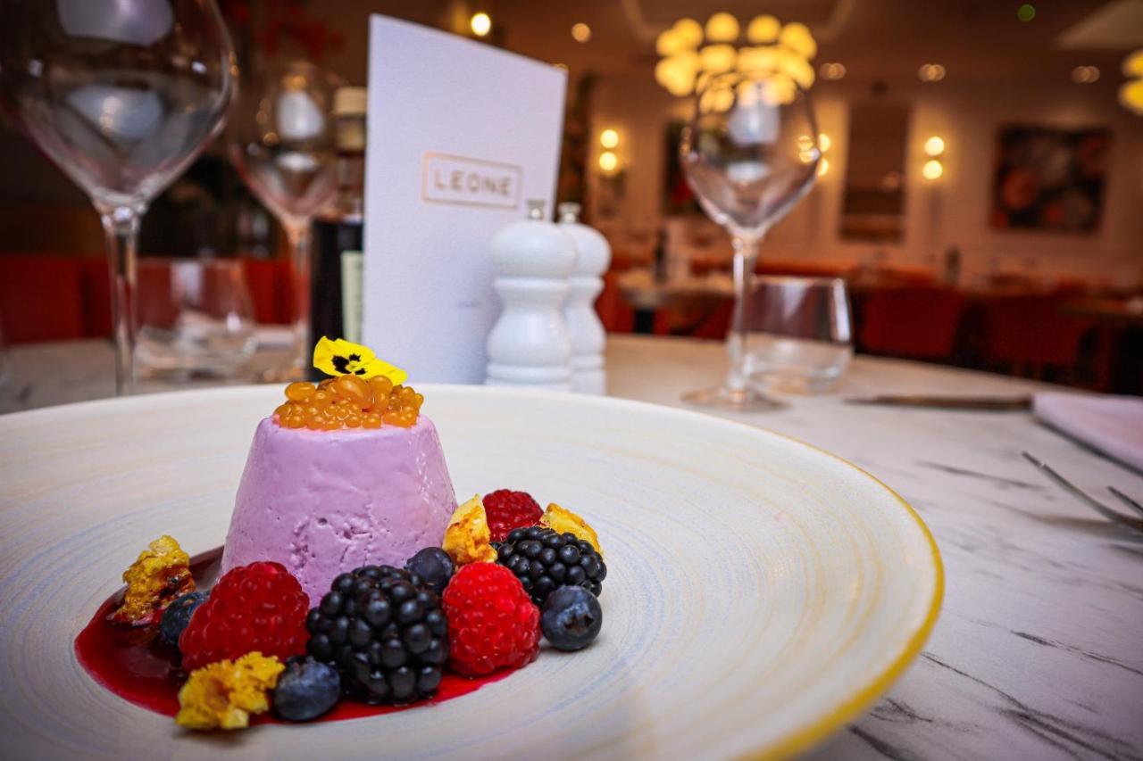 Lion & Swan Hotel كونغيلتون المظهر الخارجي الصورة A dessert at Leoni